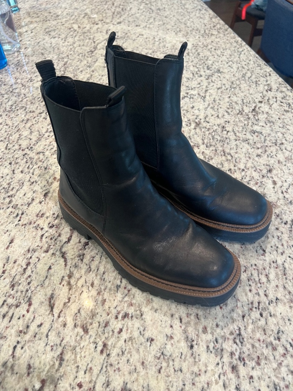 Sam Edelman Woman’s Laguna Lug-Sole Chelsea Booties